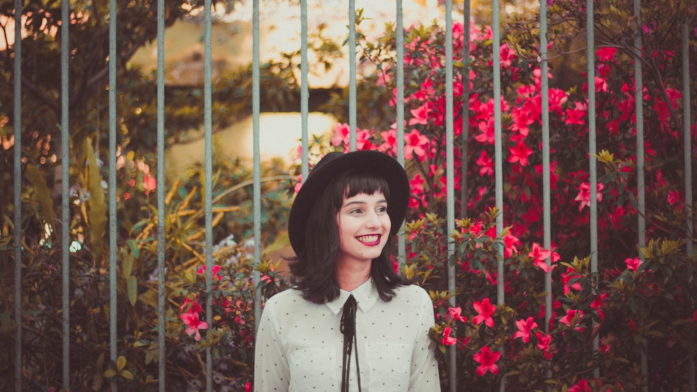 women-hat-flowers 